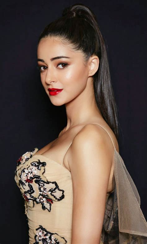 ananya pandey latest pics.